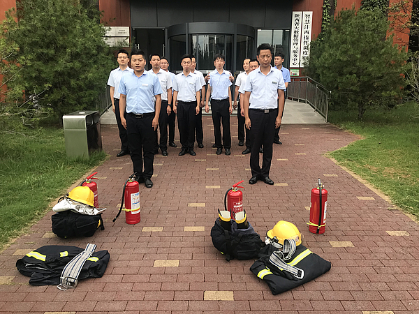 形象秩序穿戴防護服.jpg